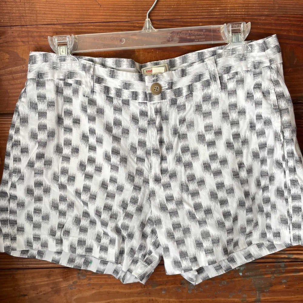 GAP Khakis by GAP White/Gray Shorts sz 6